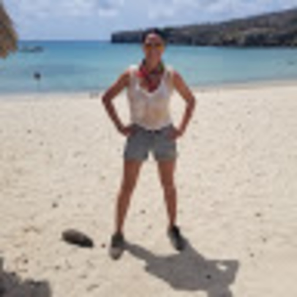 Meet your Posher, Lauren,